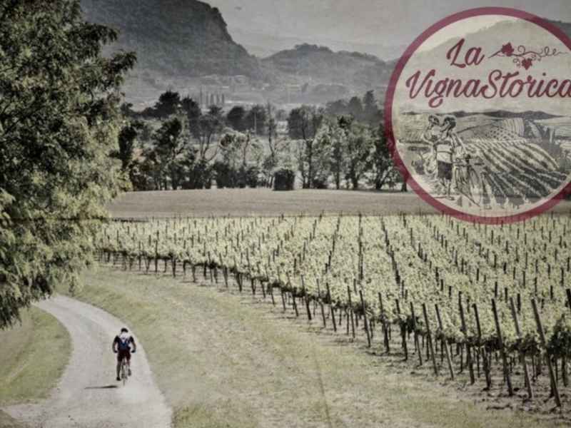Passage of “La Vigna Storica” retro cycling race